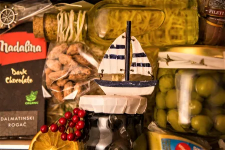 Dalmatinski poklon paket Velo misto Premium